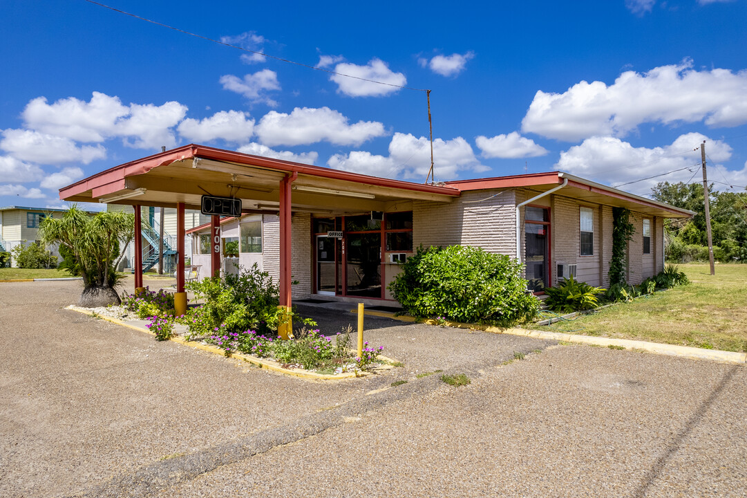 709 E Business 83 in Weslaco, TX - Building Photo