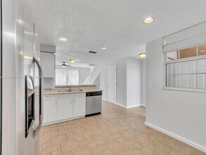 1458 Coronado Rd in Weston, FL - Building Photo - Building Photo