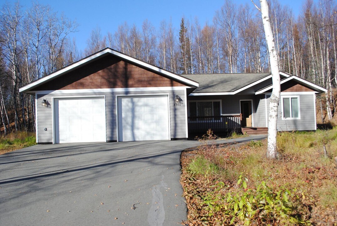 6360 Bishop Dr in Wasilla, AK - Building Photo
