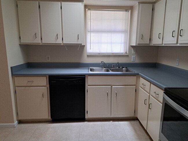 7727 Betty Louise Dr in Panama City, FL - Building Photo - Building Photo