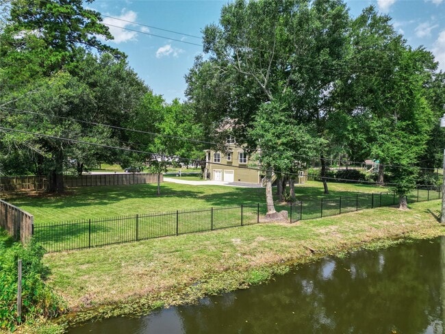 property at 401 Brook Hollow Dr