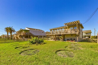12925 John Reynolds Rd in Galveston, TX - Foto de edificio - Building Photo