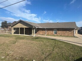 3006 Chiesa Rd in Rowlett, TX - Building Photo