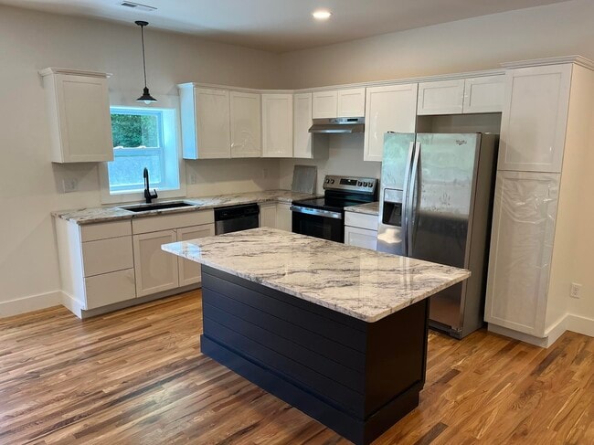 211 Love St in Hendersonville, NC - Building Photo - Building Photo