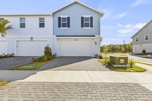 4404 Longwood Lk Sq in Westlake, FL - Building Photo