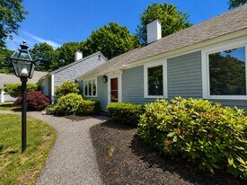 9 Oakview Dr in Cape Elizabeth, ME - Building Photo
