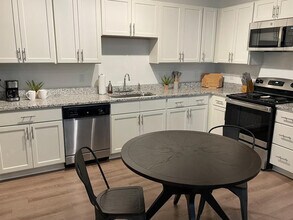 8251 Windsor Hill Blvd in North Charleston, SC - Building Photo - Building Photo