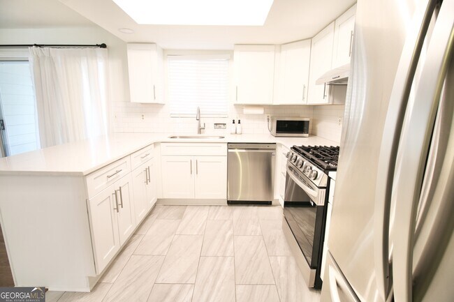 34 Little Silver Ct in Smyrna, GA - Foto de edificio - Building Photo