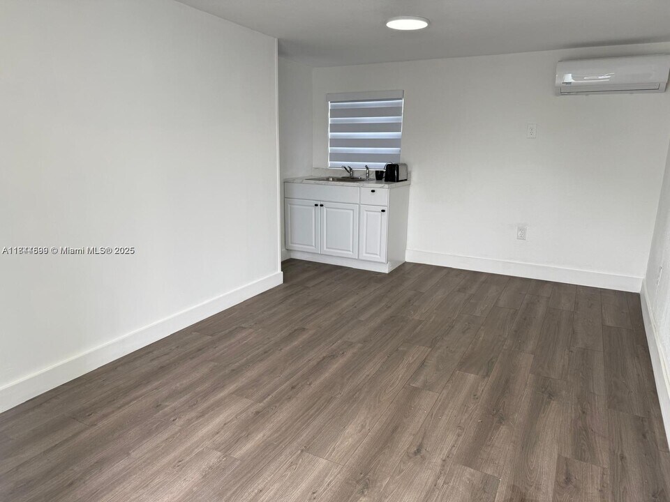 20601 SW 116th Rd in Miami, FL - Building Photo