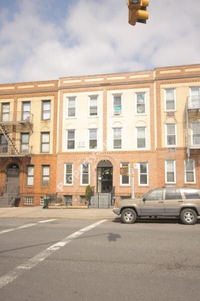 52-29 Skillman Ave in Woodside, NY - Foto de edificio