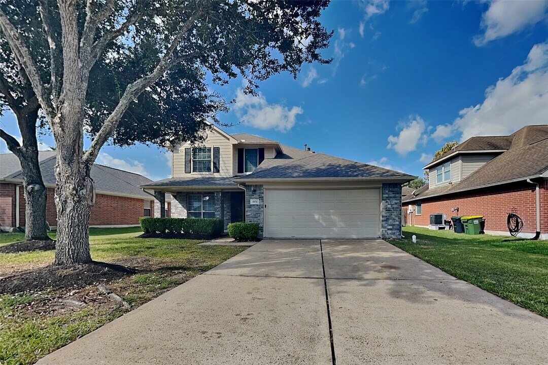 4104 Caneshaw Dr in Pearland, TX - Building Photo