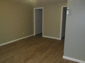 696 N Myrtle Rd in Myrtle Creek, OR - Building Photo - Building Photo