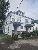 547 Violet Ave in Hyde Park, NY - Building Photo