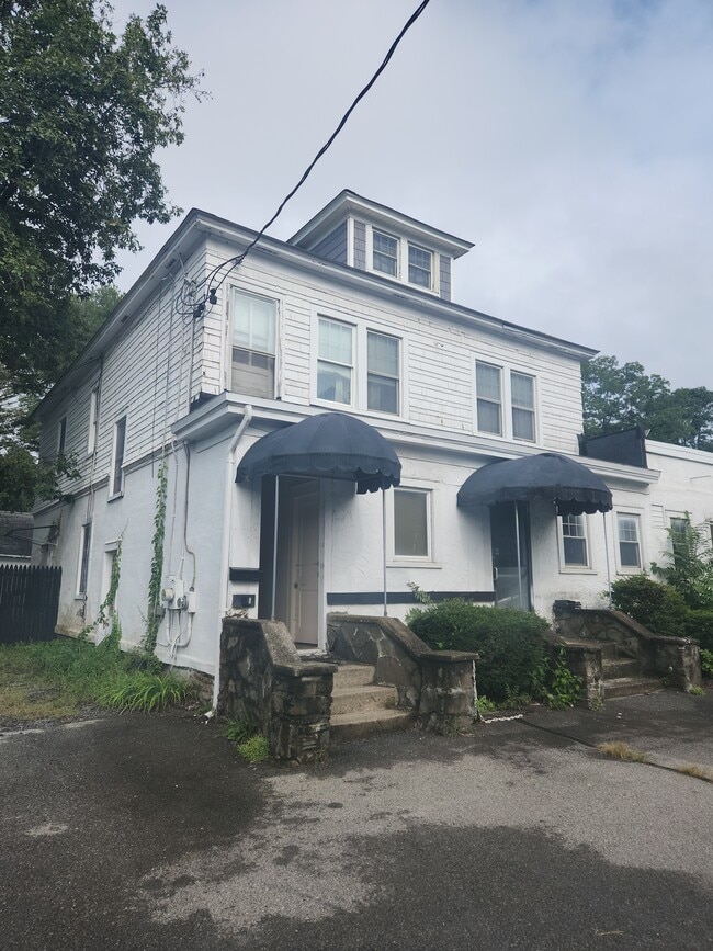 547 Violet Ave, Unit #1