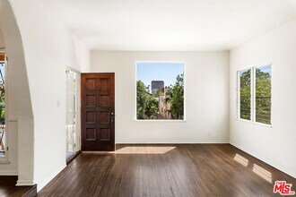 8221 4th St in Los Angeles, CA - Building Photo - Building Photo