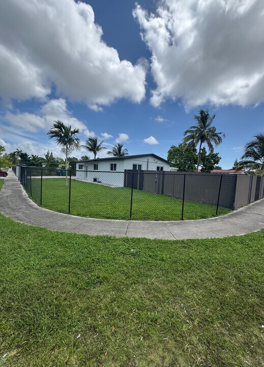 19513 SW 115th Ave in Miami, FL - Building Photo
