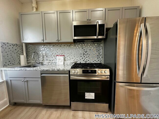 4 Montrose St in Boston, MA - Building Photo - Building Photo