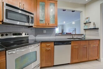 500 Uno Lago Dr, Unit 404 in Juno Beach, FL - Building Photo - Building Photo