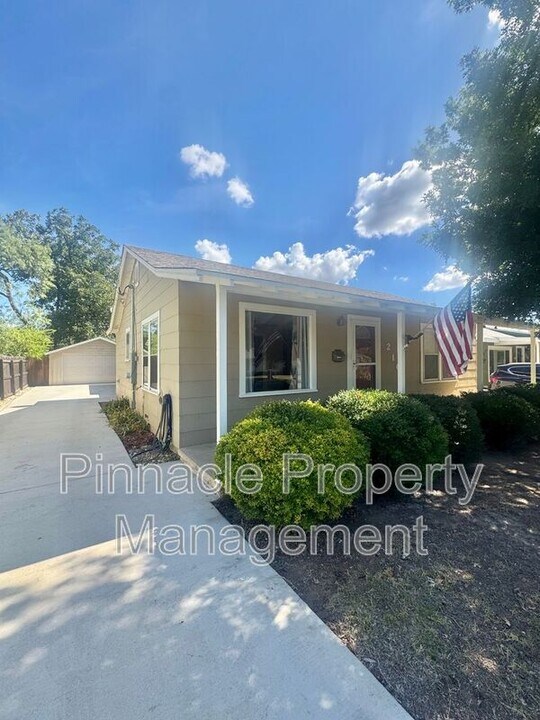 210 Midget St in San Angelo, TX - Building Photo