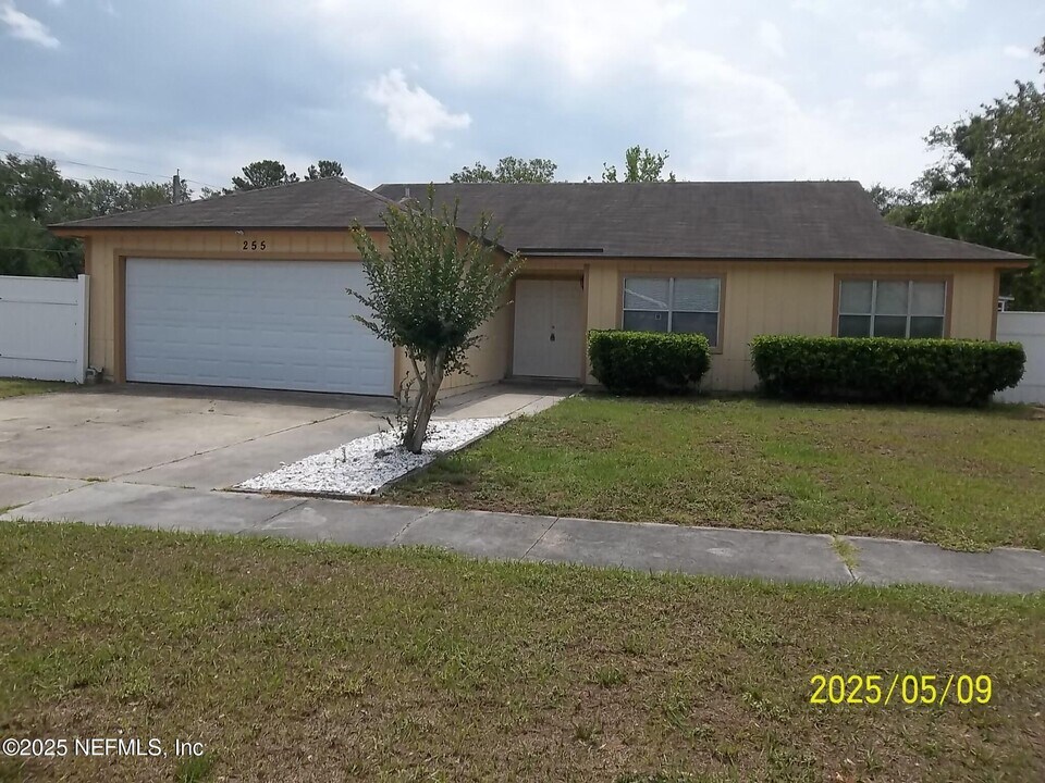 255 Leatherleaf Dr in Jacksonville, FL - Building Photo