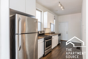 2438 N Ashland Ave, Unit 1F Apartments