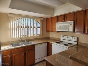 8455 W Sahara Ave in Las Vegas, NV - Building Photo - Building Photo