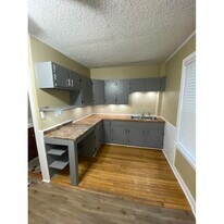 166 Newland Ave, Unit 4 in Woonsocket, RI - Building Photo