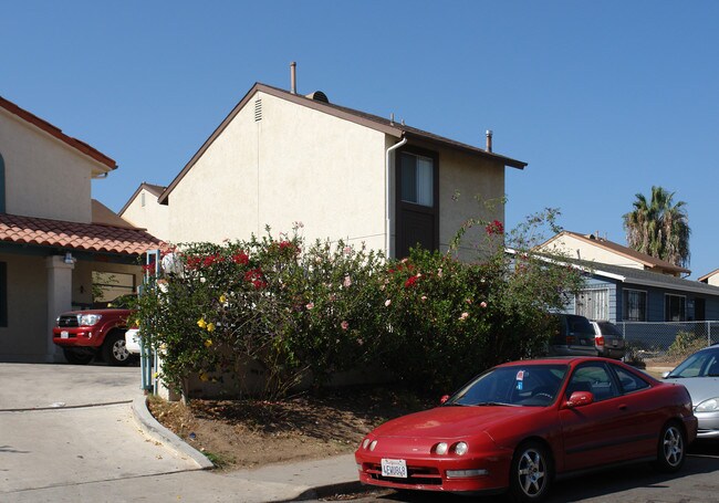 2716 44th St in San Diego, CA - Foto de edificio - Building Photo