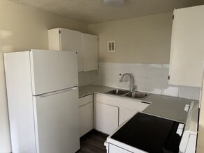 12940-12118 118 Ave NW in Edmonton, AB - Building Photo - Building Photo