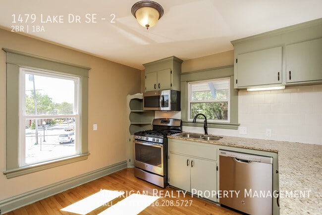 1479 Lake Dr SE in Grand Rapids, MI - Building Photo - Building Photo