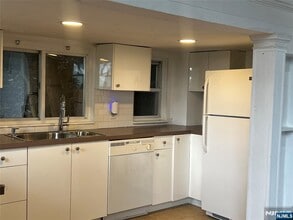 7A Old Wood Rd in Edgewater, NJ - Building Photo - Building Photo