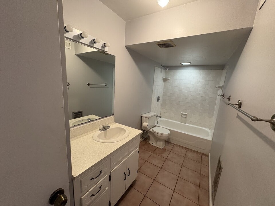 4240 Crestview Dr in Chattanooga, TN - Building Photo