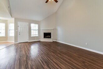 7179 Raleigh Lagrange Rd in Cordova, TN - Building Photo - Building Photo