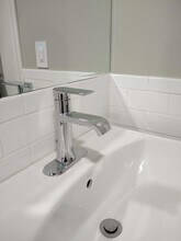 17 Ashley St, Unit 1 in Boston, MA - Foto de edificio - Building Photo