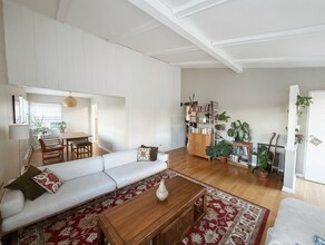 921 College Ave, Unit #B in Wheaton, IL - Foto de edificio - Building Photo