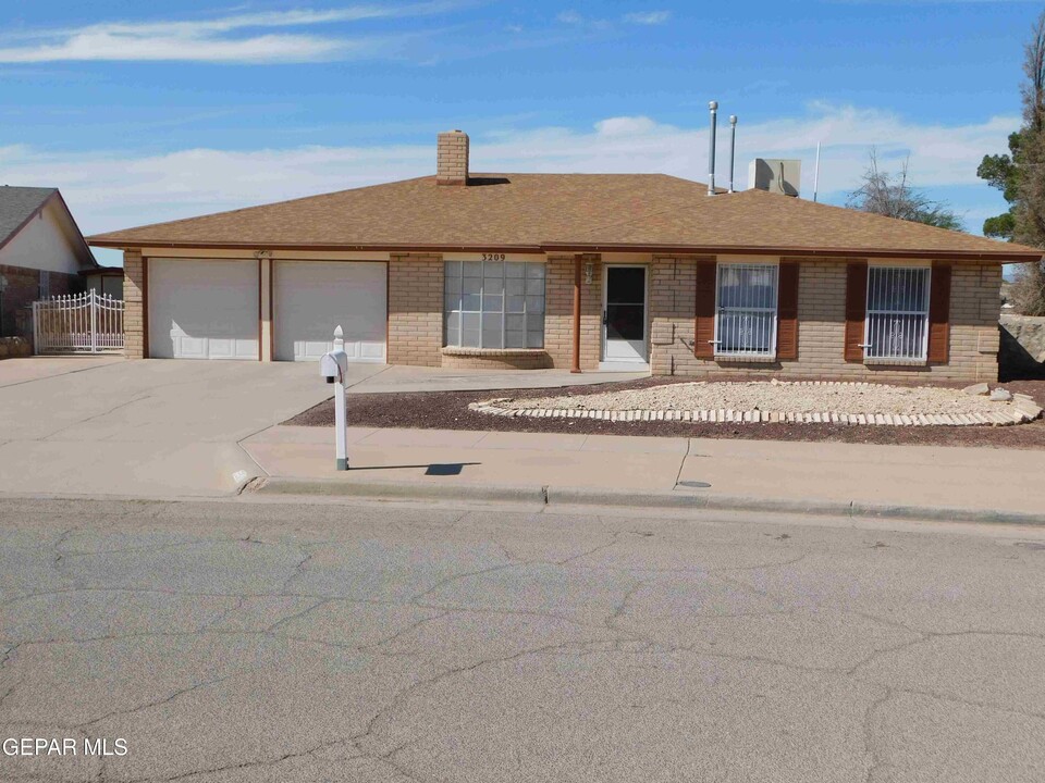 3209 Rain Dance Dr in El Paso, TX - Building Photo