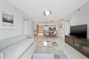 465 Brickell Ave in Miami, FL - Building Photo