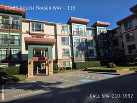 33485 South Fraser Way in Abbotsford, BC - Building Photo