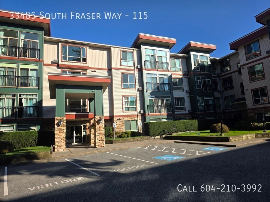 33485 South Fraser Way in Abbotsford, BC - Building Photo