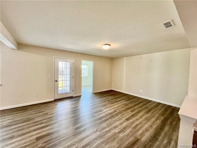 206 Golf Links Rd in Middletown, NY - Building Photo - Building Photo