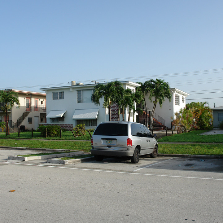 2055 NE 172nd St in Miami, FL - Building Photo