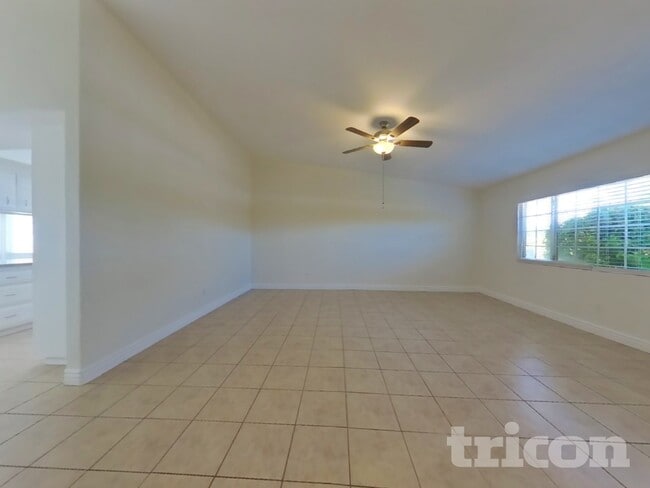 14353 Victor Dr in Moreno Valley, CA - Foto de edificio - Building Photo