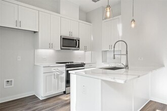 12001 Vista Parke Dr in Austin, TX - Building Photo - Building Photo