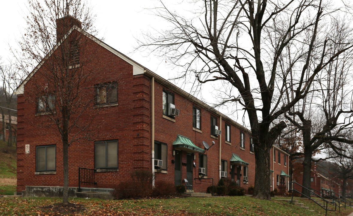 Latonia Terrace in Latonia, KY - Building Photo