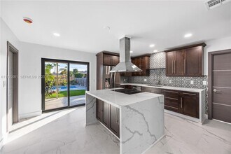 218 SE 2nd St in Dania Beach, FL - Building Photo - Building Photo