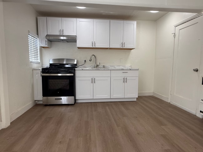 2305 Lemon Ave in Signal Hill, CA - Building Photo - Building Photo
