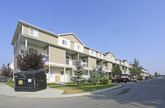 210 Sunrise Ter in High River, AB - Building Photo - Building Photo