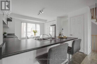 87 Burton Howard Dr in Aurora, ON - Building Photo - Building Photo