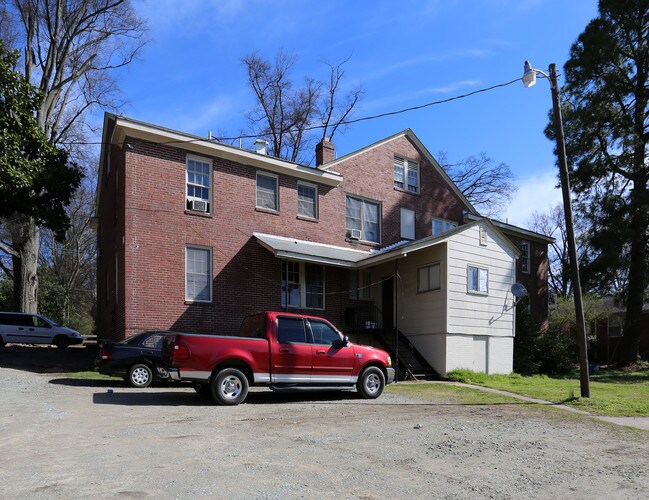 311 W Trinity Ave in Durham, NC - Foto de edificio - Building Photo