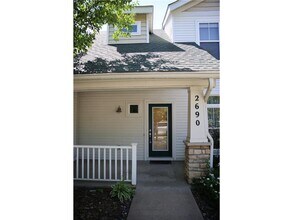 2690 Pinkspire Ln E in Maplewood, MN - Building Photo - Building Photo